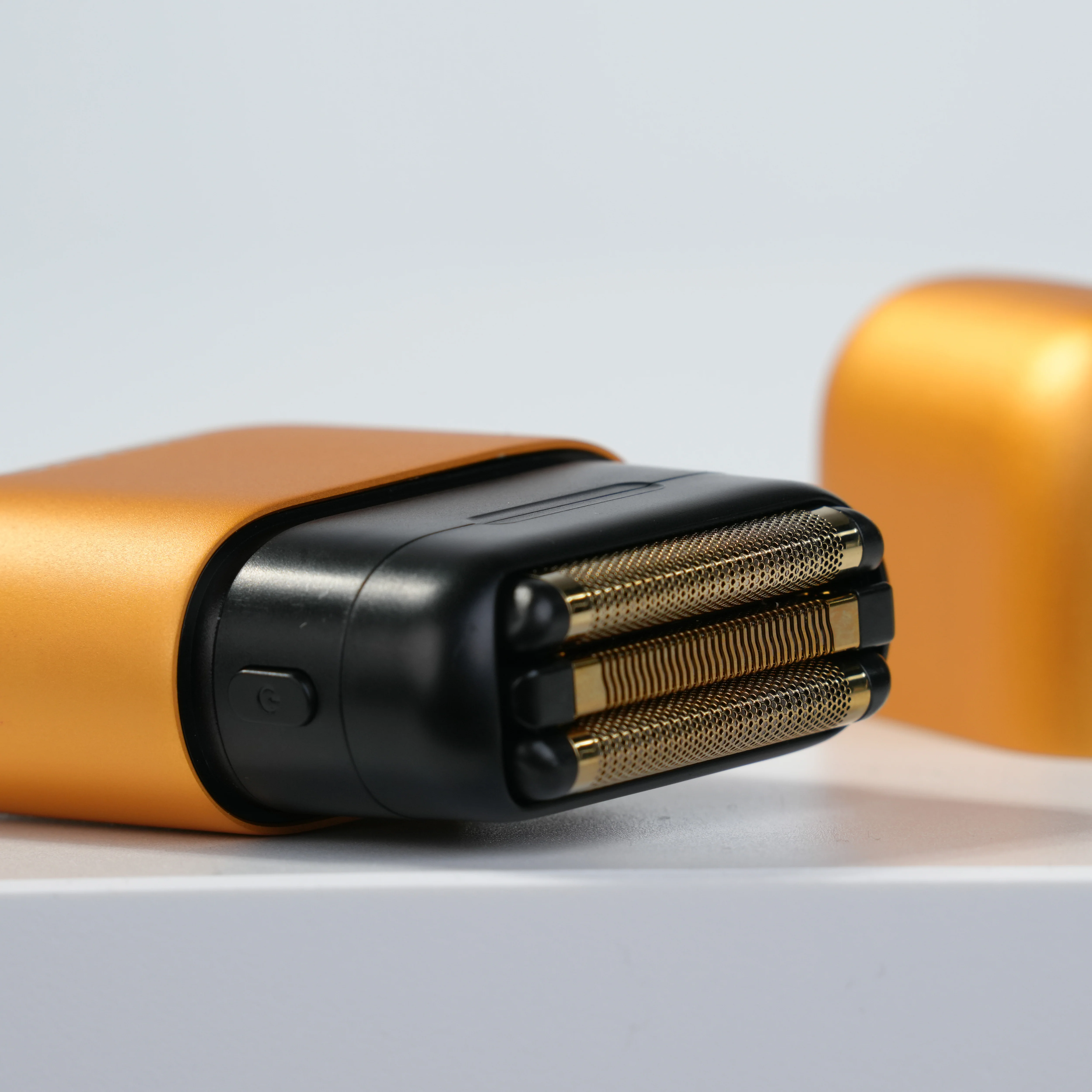 Impacto Micro Wet-Dry Shaver (Gold) - Image 2