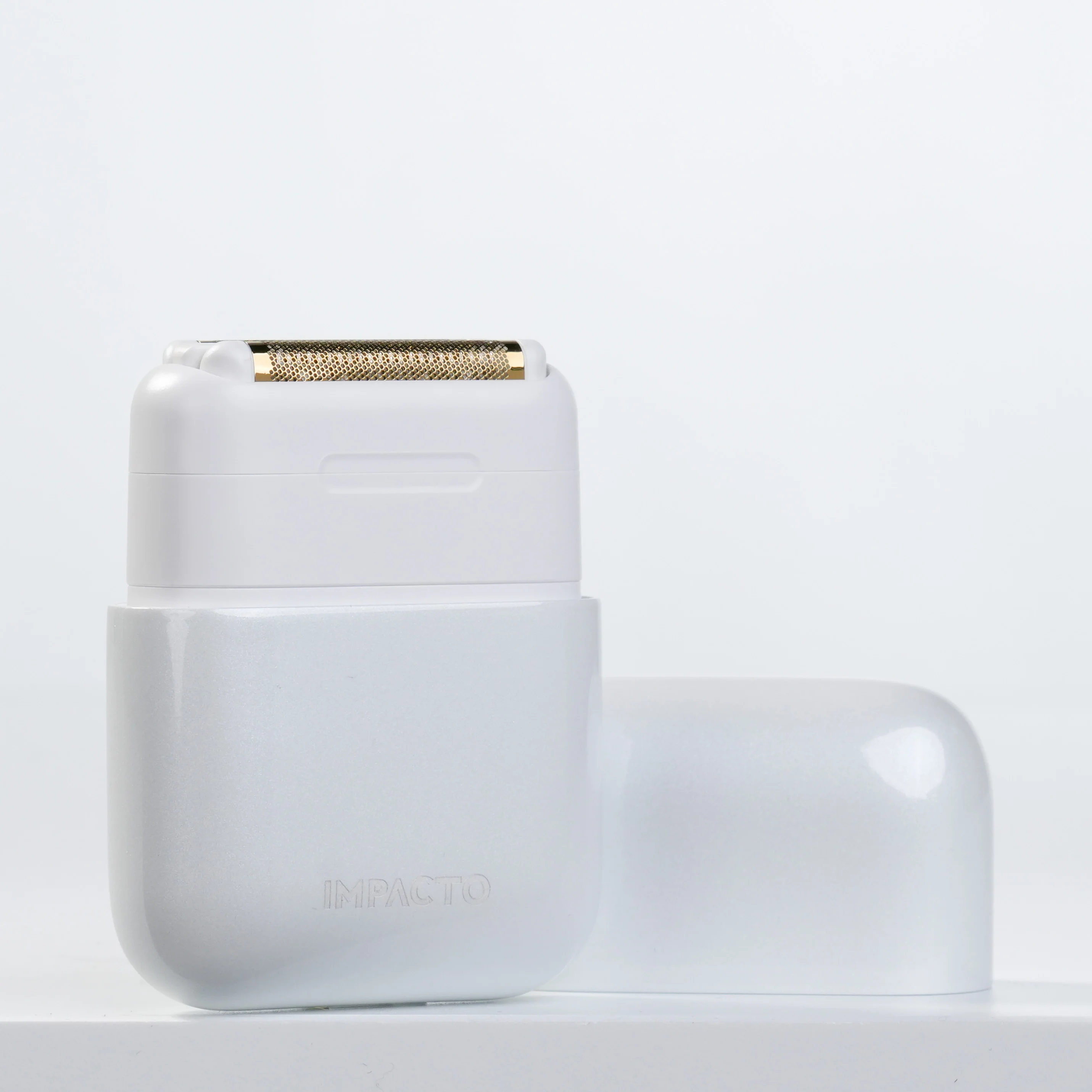 Impacto Micro Wet-Dry Shaver (White)